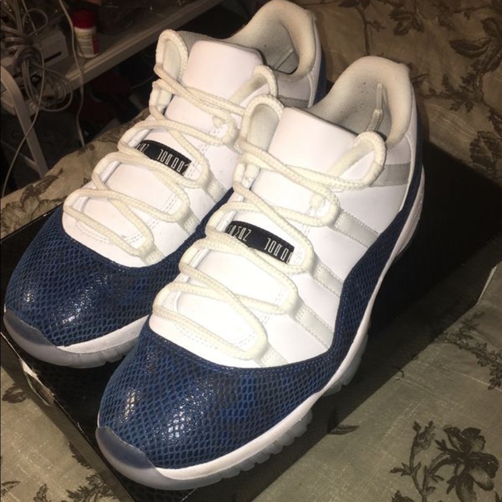 AIR JORDAN